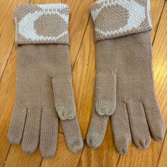 Coach Signature Knit Tech Gloves - Picture 2 of 3